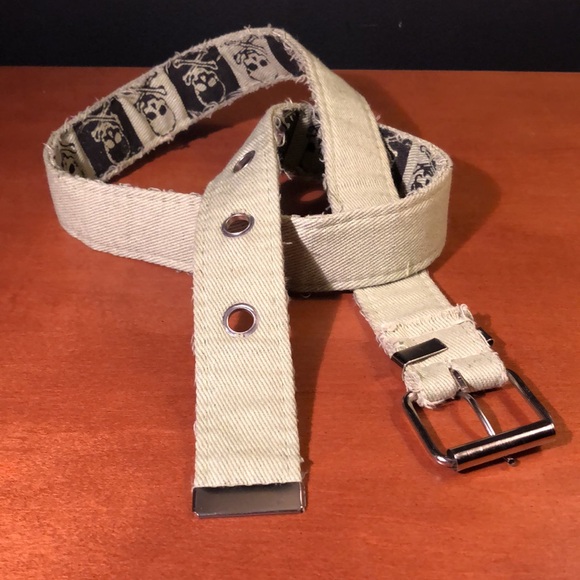 Skull and Crossbones Belt - Picture 4 of 5